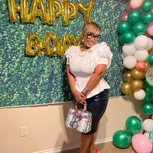 Meet your Posher, Crystal